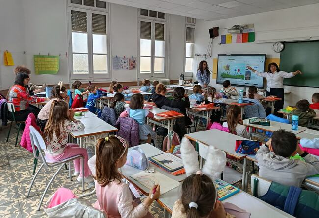 Ръководството на Българското училище „Св. св. Кирил и Методий“ в Барселона обяви свободна позиция за учител в подготвителна група