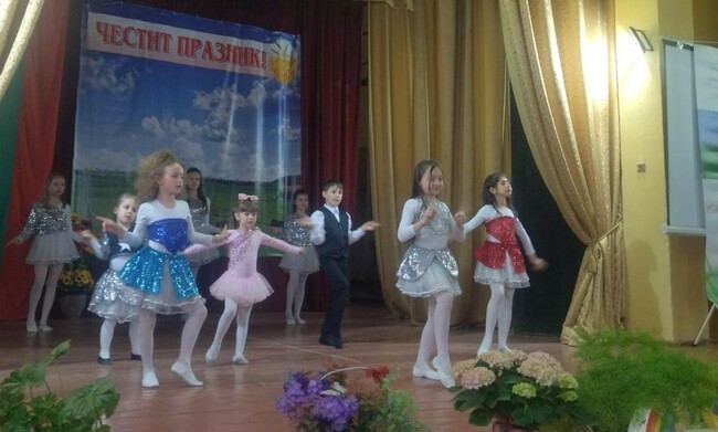 Детският празник "Слънцето свети за всички" в село Бабук