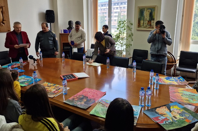 Конкурсът за детска рисунка "С очите си видях бедата" награди победителите в Монтана