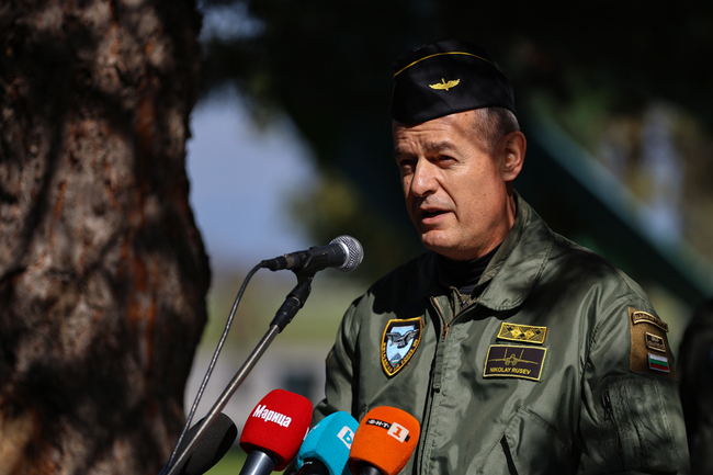 Проблеми с F-16: Димитър Ставрев за порочния договор и безопасността