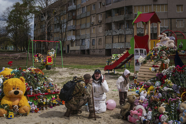 Володимир Зеленски почете паметта на жертвите от ракетния удар в Кривой Рог