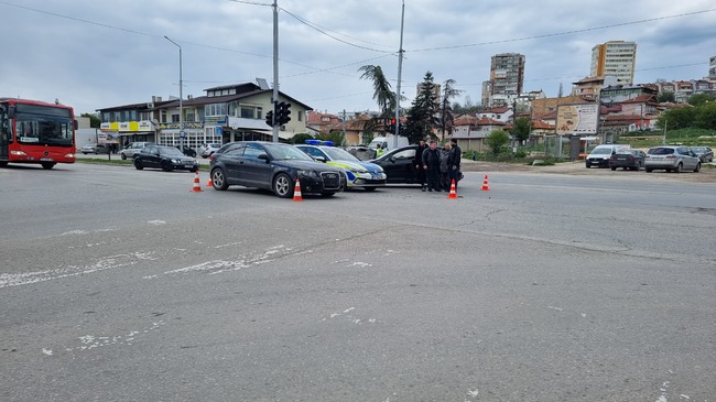 Катастрофа на кръстовището на бул. "Русия" и ул. "Дунав" в Добрич затруднява движението