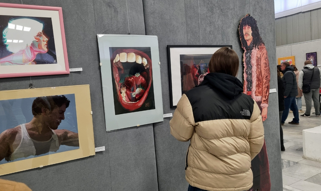 Изложба на ученици и учители от Второ Средно училище „проф. Никола Маринов“ в Търговище