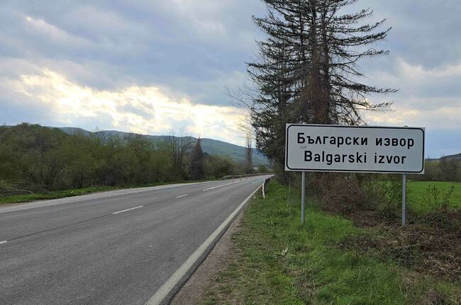 Инцидент с бус на пътя София – Варна: шофьор пострада