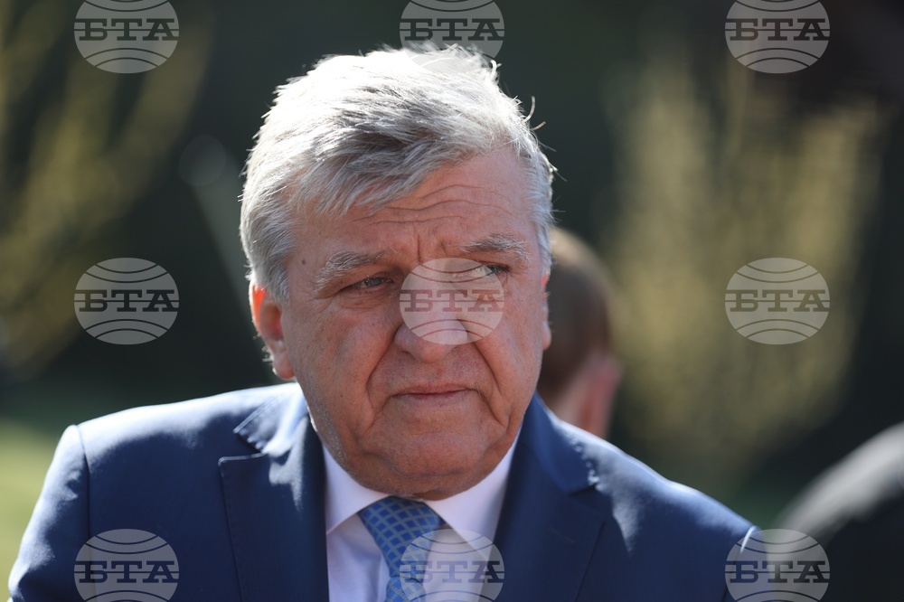 За решаването на проблемите с безводието и качеството на питейната вода у нас трябва да се търсят алтернативи, каза министър Манол Генов