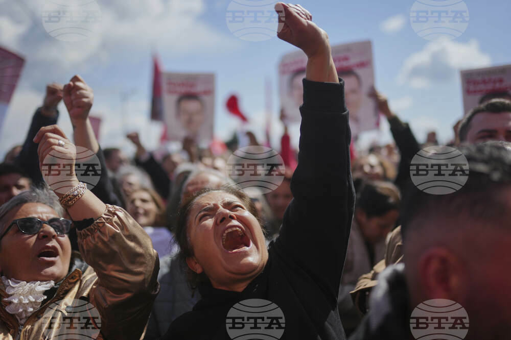 Turkish Opposition Leader Ozel Calls for Early Elections at Thousands-Strong Rally in Antalya