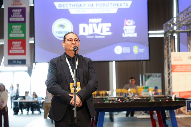 Фестивалът за роботика First Lego League 2025 стартира в Бургас