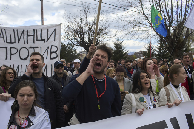 Студенти блокираха Нови Пазар заради митинг на Сръбската прогресивна партия