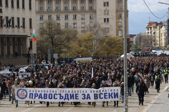 Протест в София за правова и европейска държава с участието на хиляди