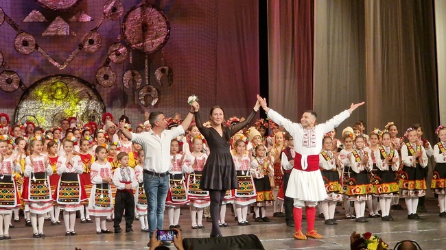 Фолклорен празник с танцьори от Разград, Варна и Белослав