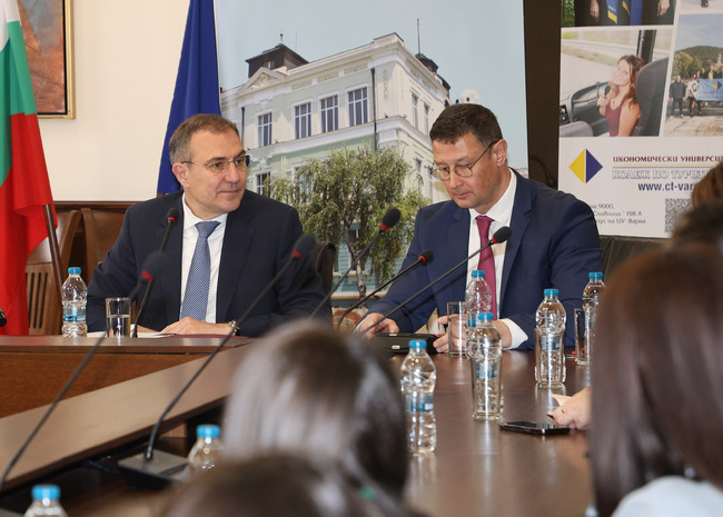 Борислав Гуцанов: Младите в България работят без трудови договори