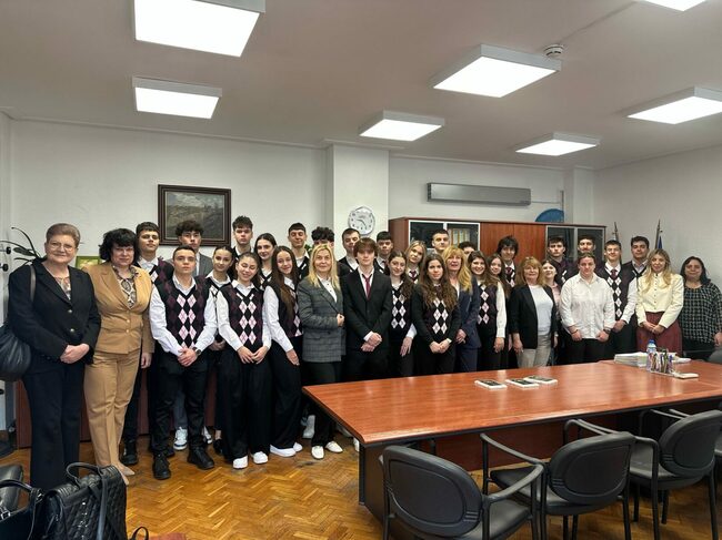 Таня Михайлова поздрави учениците от НТБГ за успеха на Youth Business Summit 2025