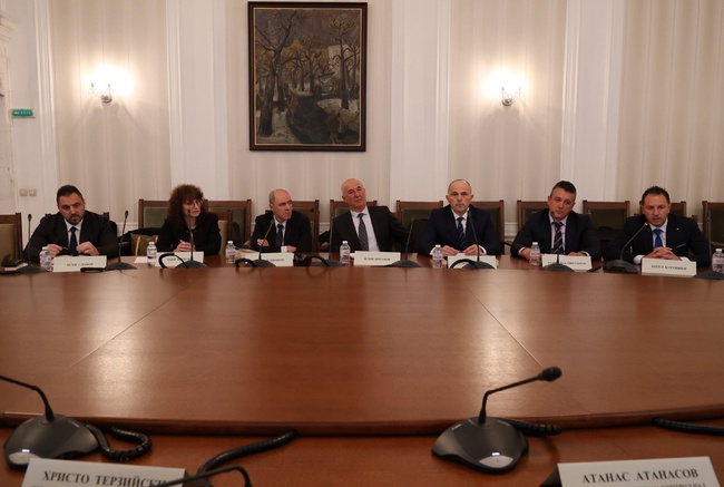 Парламентарната комисия изслуша кандидатите за НБКСРС