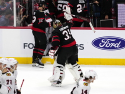 Blackhawks Senators Hockey