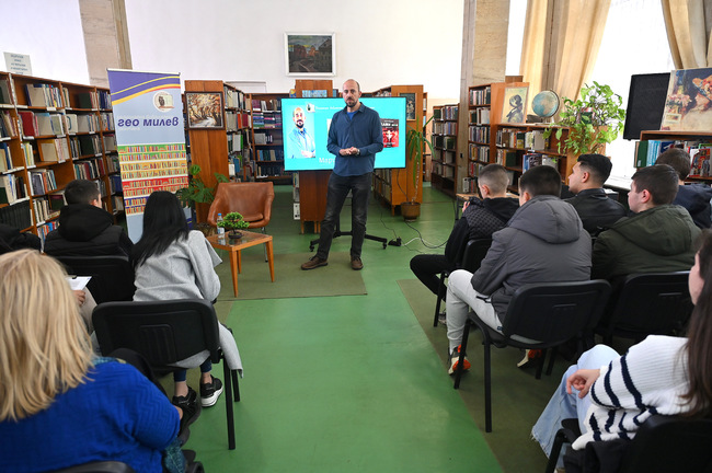 Марин Трошанов представя своите фентъзи книги пред ученици в Монтана