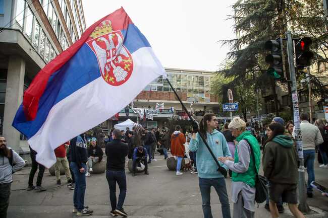 Студенти и граждани блокират сградите на РТС за пореден ден