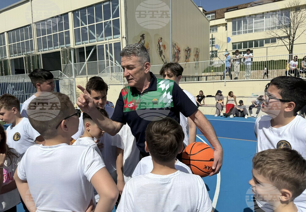 Георги Младенов, Андрей Жеков и Стойко Сакалиев уважиха спортен празник на училище "Цар Симеон Велики" в Иваняне