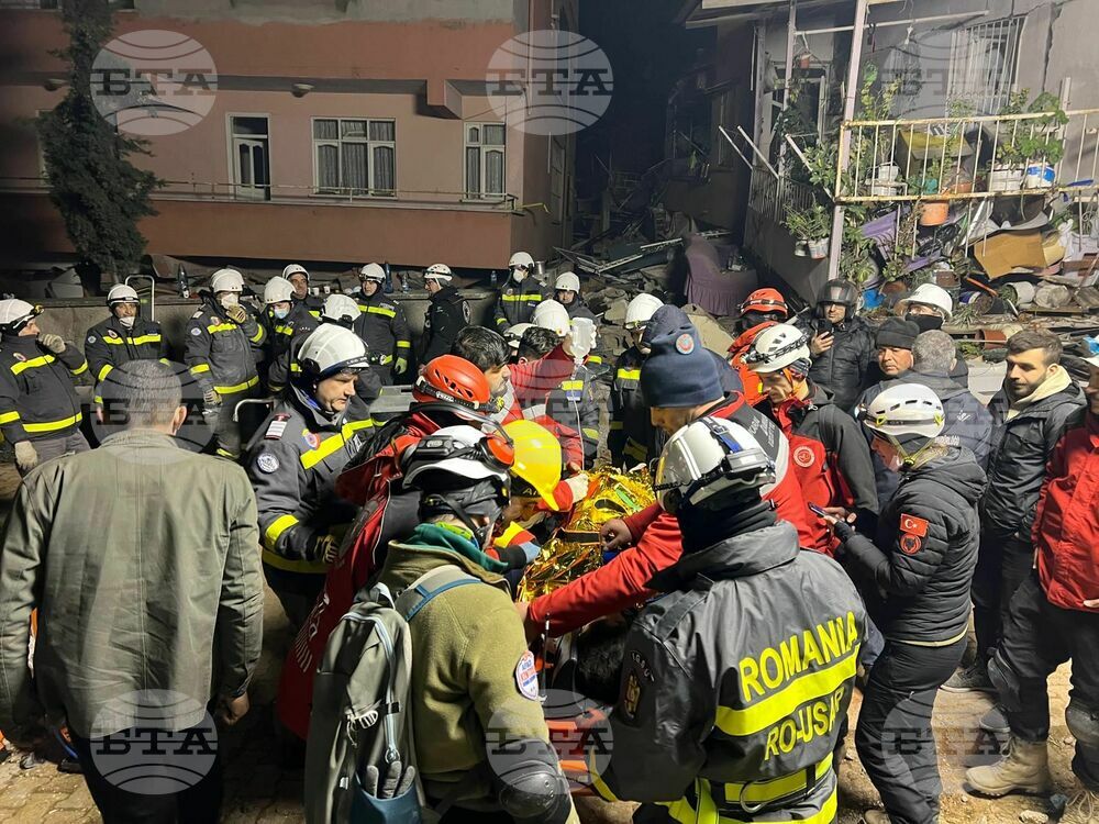 След 20-часова акция екип от Румъния успя да спаси 16-годишен младеж в Турция