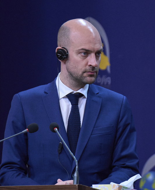 Отпада и срещата на ирански представители с представители на европейската тройка относно иранската ядрена програма, заяви френският министър Баро