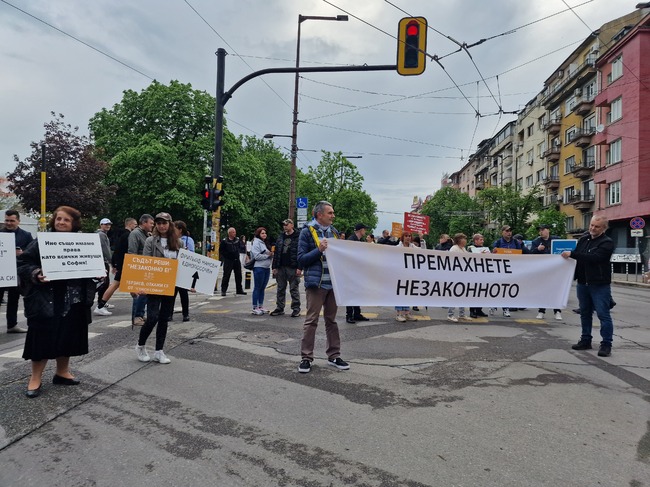 Граждани протестират за връщане на старата организация на движение около НДК