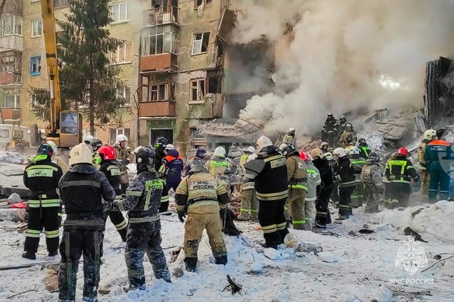 Броят на загиналите след газовата експлозия в Новосибирск достигна 12, съобщиха спешните служби