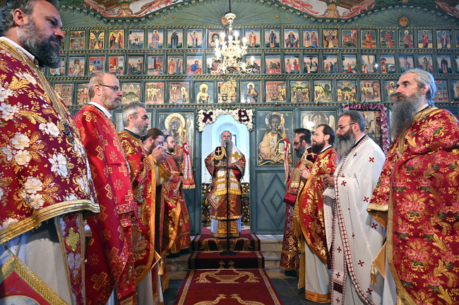 Пловдивският митрополит Николай отслужи архиерейска литургия за Възкресение Христово