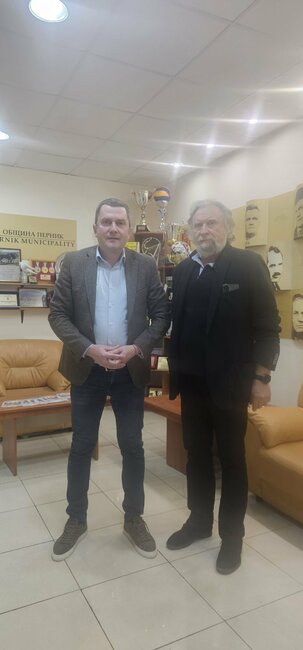 Кметът на Перник и д-р Лазов обсъдиха недостига на акушерки в болницата