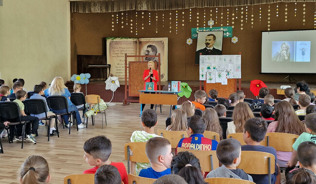 Катя Антонова представи творчеството си в СУ „Цветан Радославов“