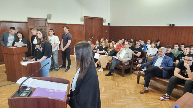 Двама грабители получиха присъди в симулативен процес в Хасково