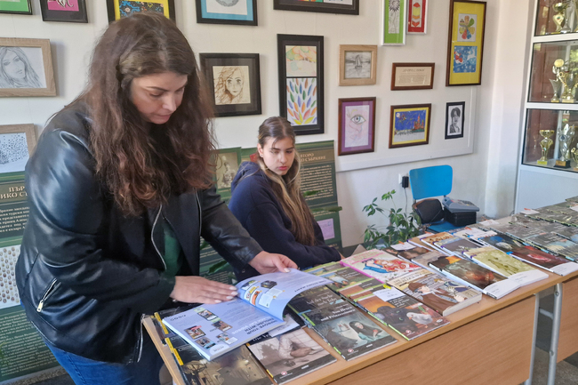 Адаптирана чуждоезикова литература представена на книжен базар в Разград