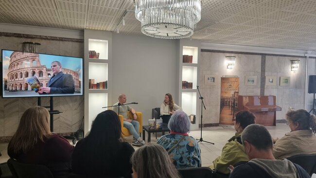 Иван Кръстев представи книга за Италия в Добрич