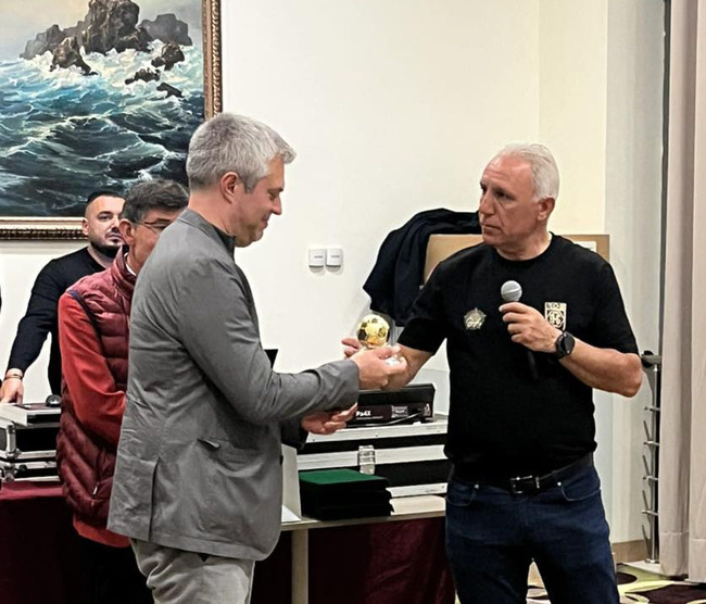 Христо Стоичков и Горан Пандев дариха екипи на кмета на Варна