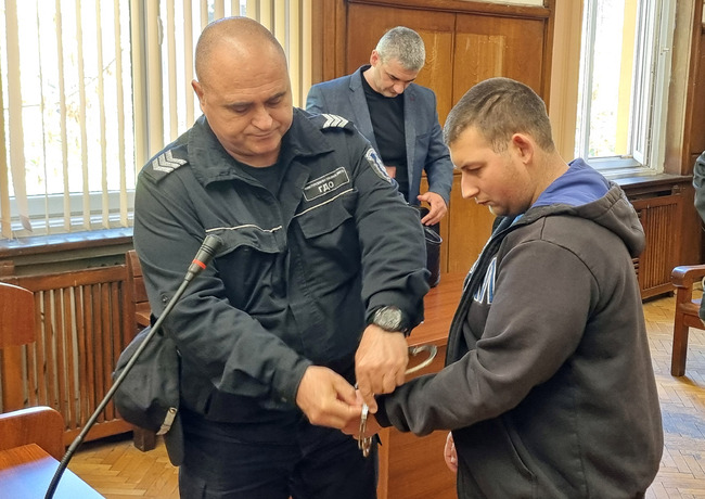 Хасковският съд наложи домашен арест на младеж за трафик на марихуана