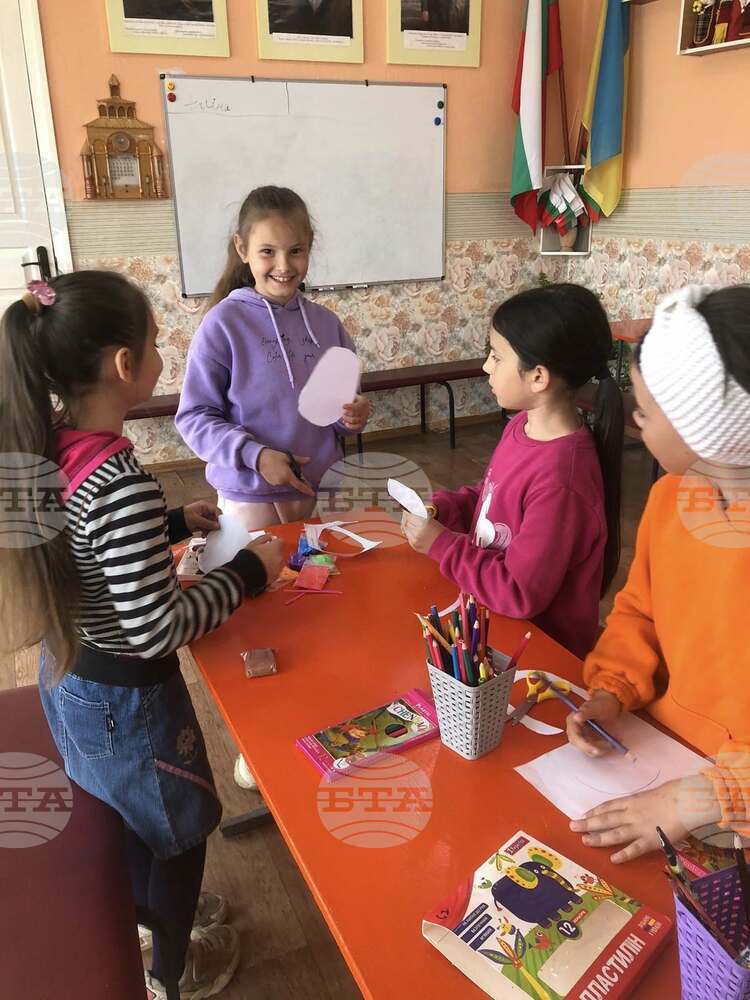 Ученици от неделното училище „Просвета“ в Украйна сътвориха великденски апликации