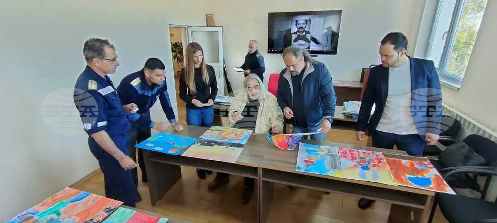 Бедствието през своя поглед показаха в близо 150 рисунки ученици от област Разград