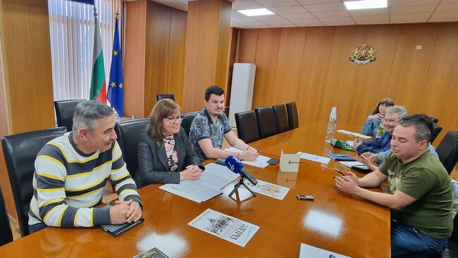 Шумен празнува с факелна щафета и светлинно шоу на 11 май