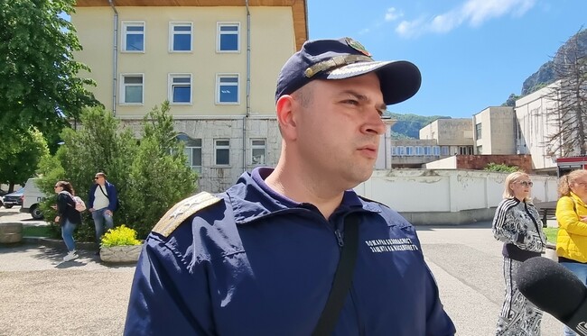 Учебна евакуация на ученици от Враца за подготовка при бедствия