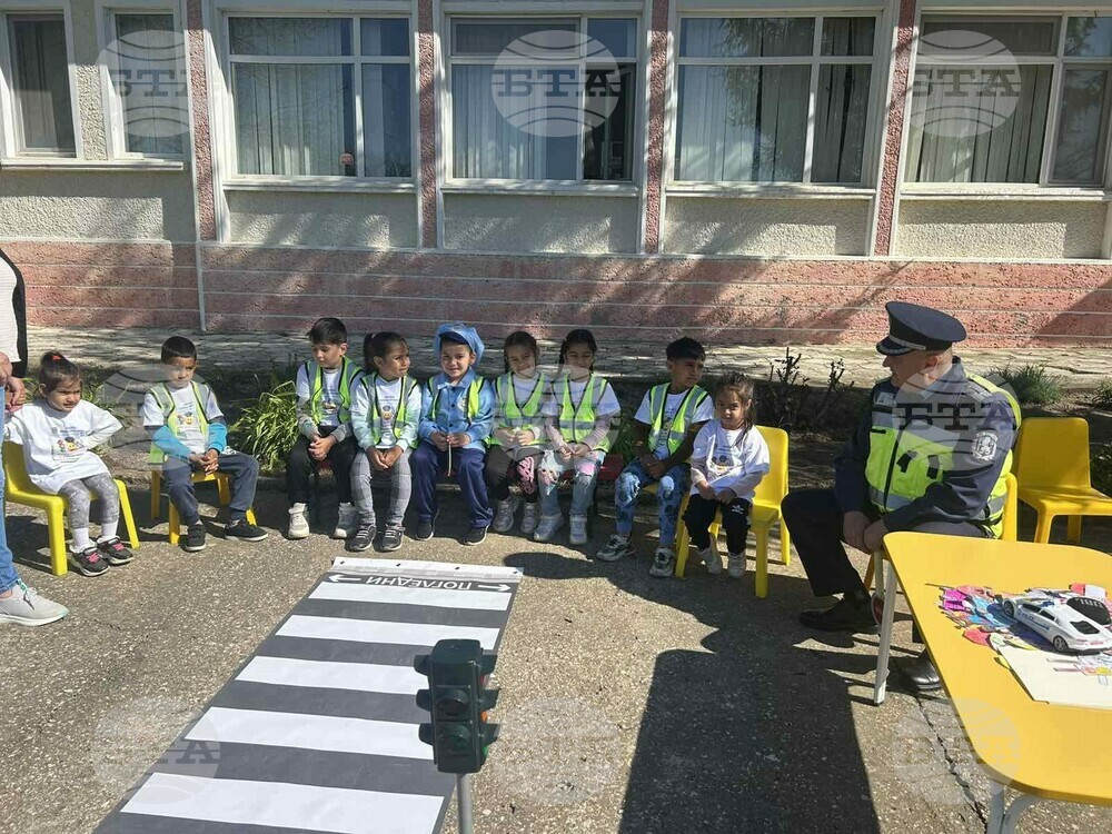 Деца от детски градини в Шуменско се запознаха с работата на полицейските служители