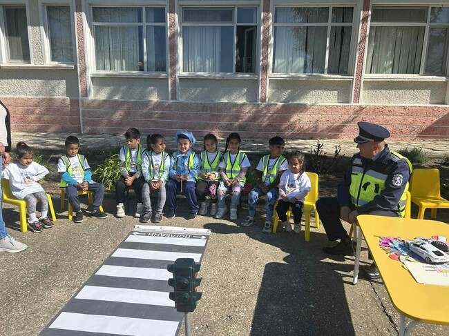 Деца от Шумен се запознаха с безопасността на пътя