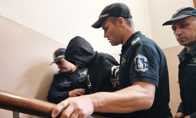 Съдът решава дали да задържи под стража Иван Костов за убийството в Хасково