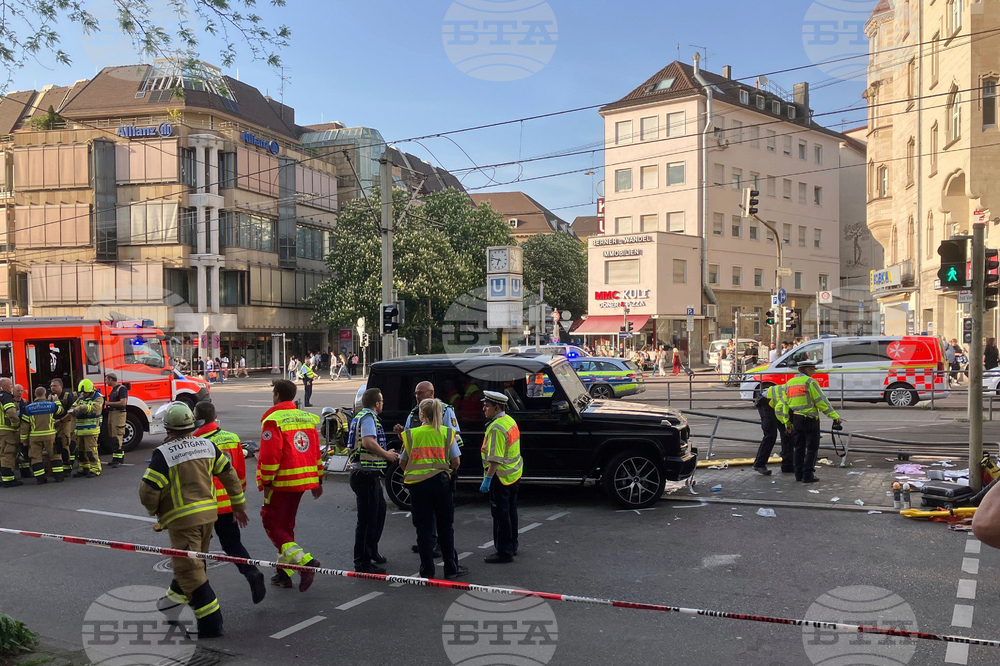 Автомобил се вряза в множество хора в германския град Щутгарт, най-малко осем души са ранени