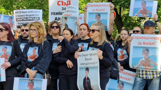 Протест в Пловдив след смъртта на дете при стоматологична интервенция