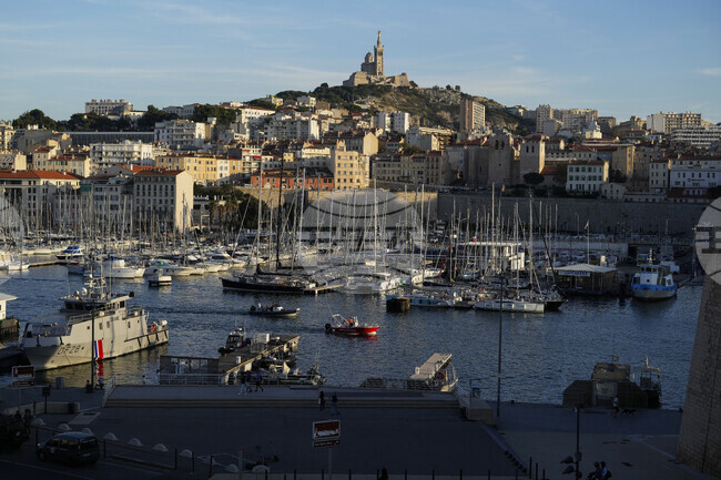 Френската полиция уби тунизиец, намушкал петима души в Марсилия