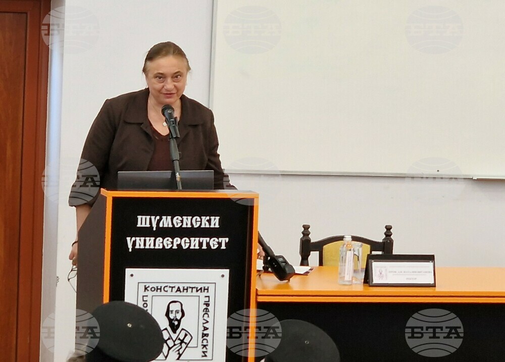 Доклад за проявата на идеята за теокрация при процеса на покръстването на българите представиха проф. Магдалена Легкоступ и д-р Росен Русанов