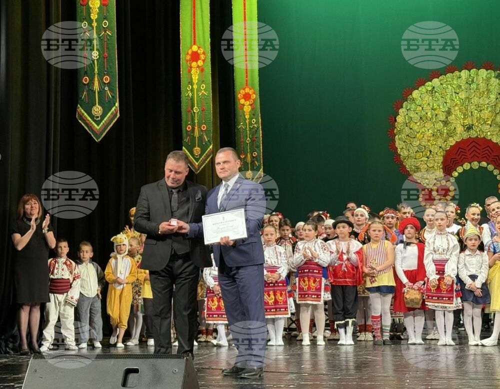Община Русе: Отличия от президента, кмета и Съюза на музикалните и танцови дейци заслужиха ФТТ „Найден Киров“ и Богдан Донев
