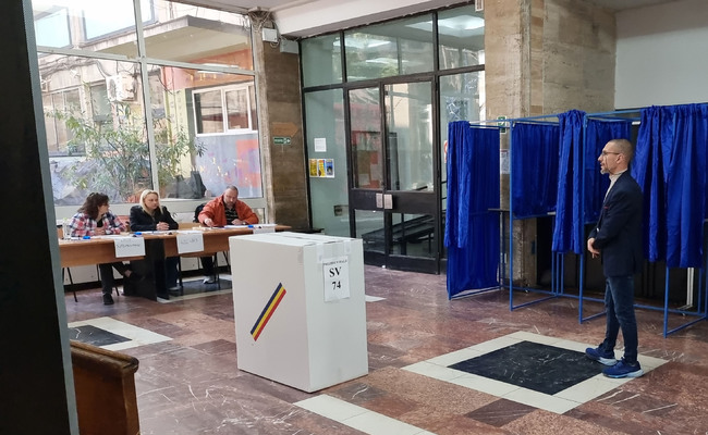 Избирателната активност на първия тур на президентските избори в Румъния е била 53,21 процента