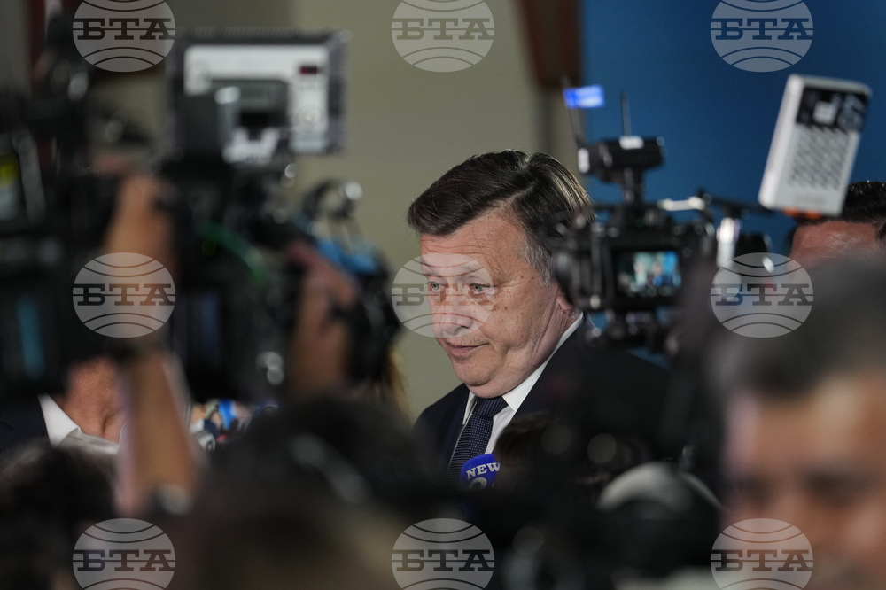 Кандидатът на управляващата коалиция за президент на Румъния Крин Антонеску призна изборния си неуспех