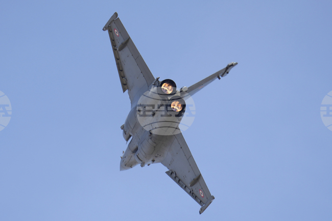 ПТИ: Индийската президентка Друпади Мурму участва в полет с изтребител "Рафал"