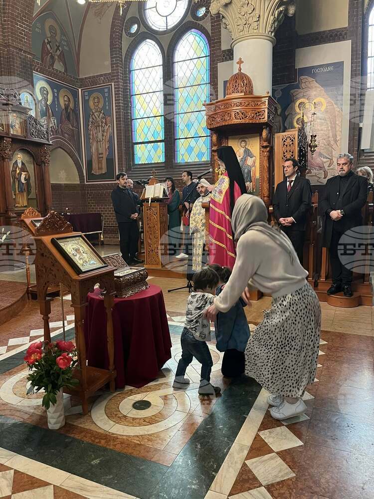 Директорът на Българския културен институт в Берлин Борислав Петранов присъства на 20-годишнината на храм „Св. цар Борис Покръстител“
