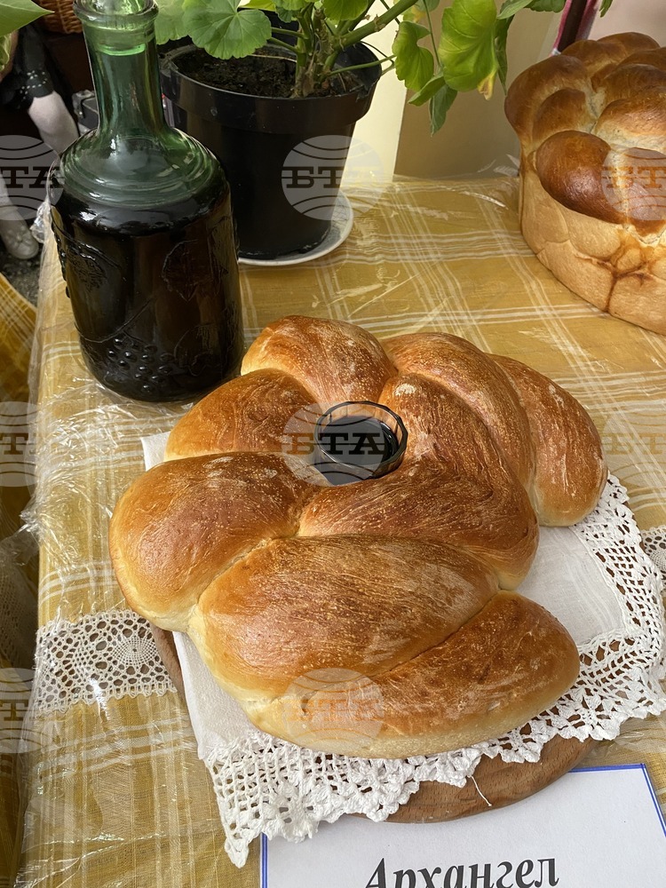 Обредният хляб събра българите в Чушмелий в Украйна на културен форум